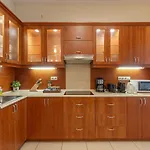 Gde Karoly Apartmant