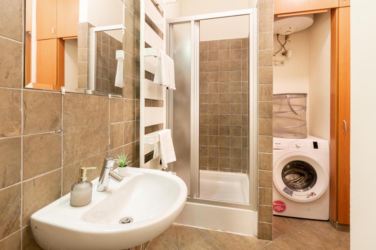 Gde Karoly Apartmant Apartment *